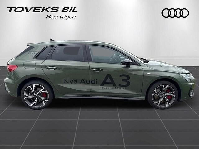 Begagnad Audi A3 Sportback e-tron S-Line 272 HK (200 kW) 2025 Grön (distriktgrön metallic) Halvkombi