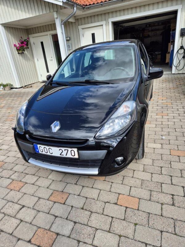 Svart Begagnad 2012 Renault Clio R.S. Halvkombi | 49 500 kr (Marknadspris) - Bild 1/4