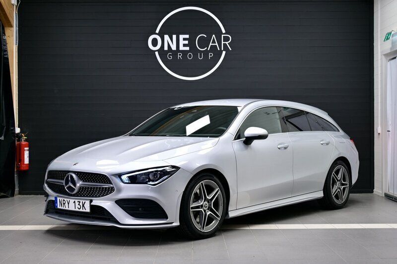 Silver Begagnad 2022 Mercedes CLA200 Shooting Brake AMG Kombi | 318 900 kr (Bra pris) - Bild 1/4
