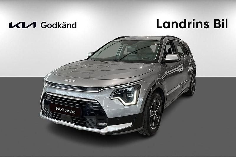 Grå Begagnad 2022 Kia Niro SUV | 279 300 kr (Marknadspris) - Bild 1/4