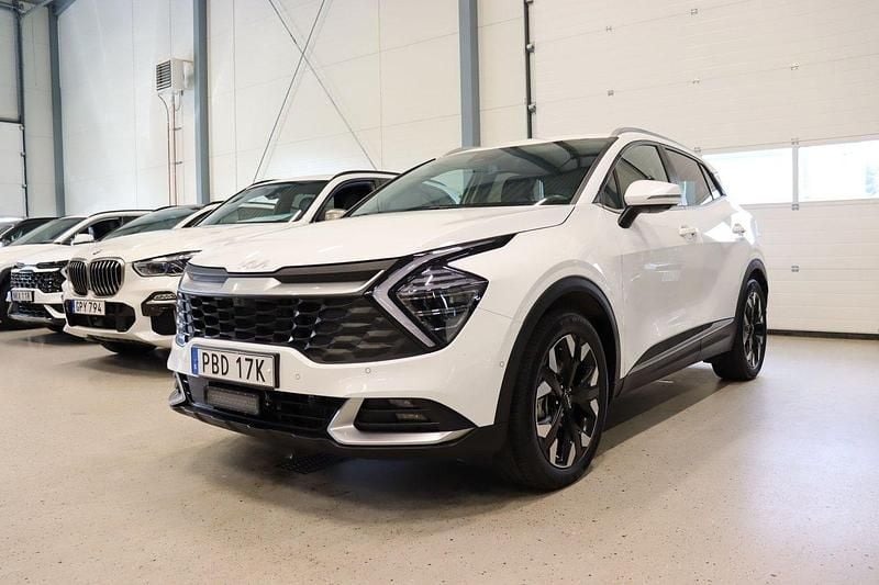 Vit Begagnad 2023 Kia Sportage 2 SUV | 344 900 kr (Bra pris) - Bild 1/4