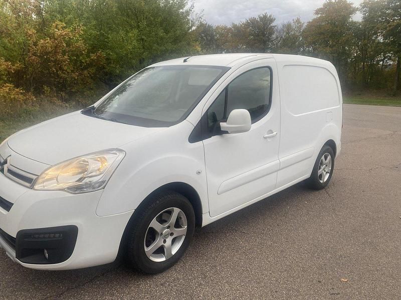 Vit Begagnad 2015 Citroën Berlingo Minibuss | 75 900 kr (Marknadspris) - Bild 1/2