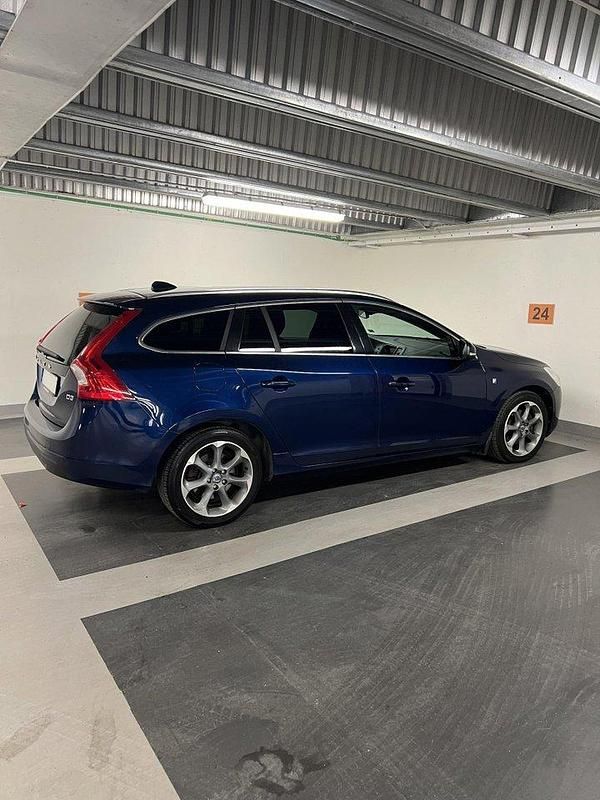 Blå Begagnad 2012 Volvo V60 Ocean Race Kombi | 90 000 kr (Bra pris) - Bild 1/4