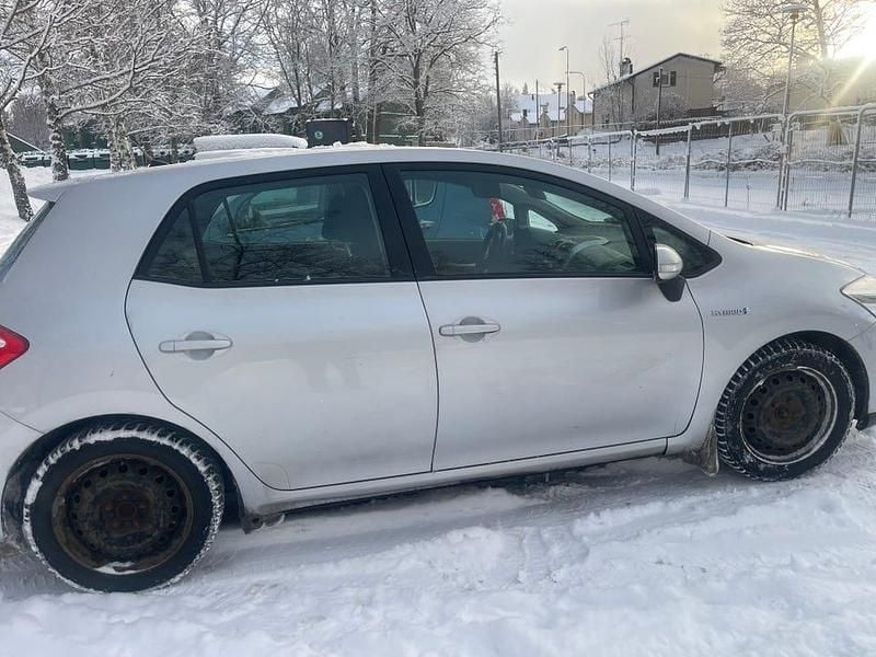 Begagnad Toyota Auris Hybrid 136 HK (100 kW) 2010 Halvkombi
