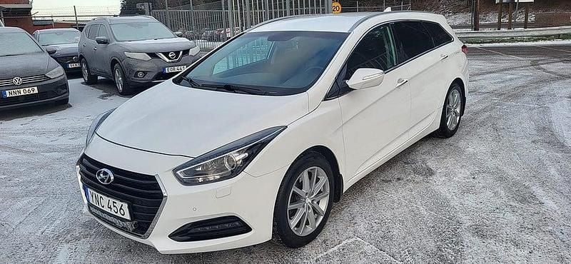 Vit Begagnad 2017 Hyundai i40 Kombi | 139 900 kr (Marknadspris) - Bild 1/4