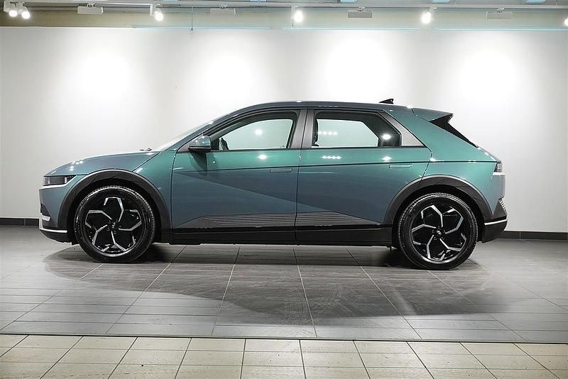Begagnad Hyundai Ioniq Essential 160 kW (218 HK) 2023 Grön Halvkombi