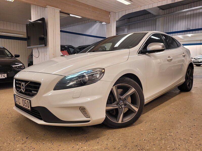 Vit Begagnad 2013 Volvo V40 R-Design Kombi | 139 500 kr (Bra pris) - Bild 1/4
