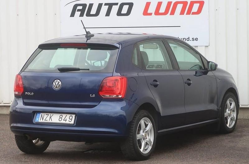 Begagnad VW Polo 86 HK (63 kW) 2014 Blåmetallic