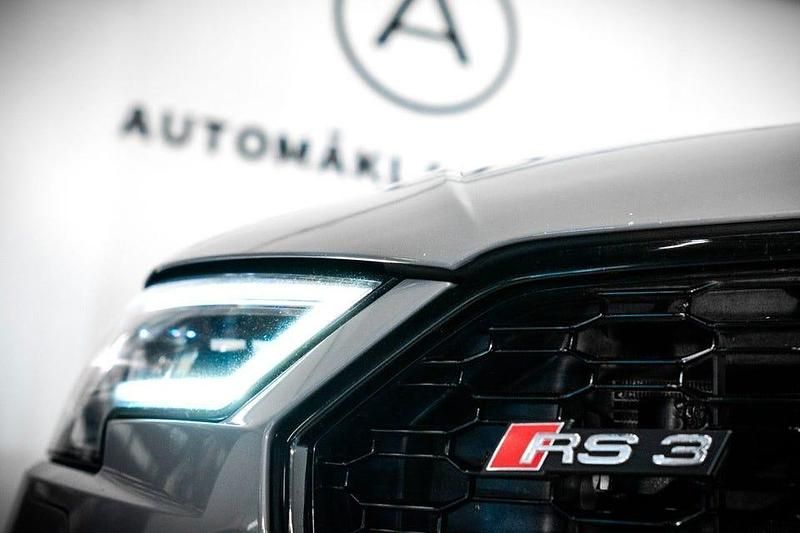 Begagnad Audi RS3 Sportback Comfort 400 HK (294 kW) 2018 Grå Halvkombi