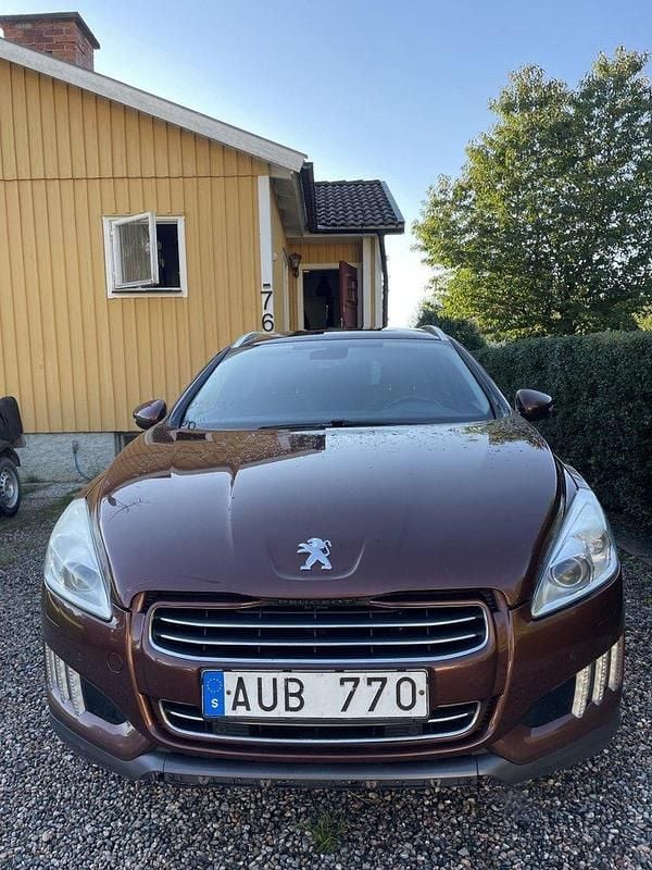 Brun Begagnad 2013 Peugeot 508 RXH Kombi | 119 000 kr - Bild 1/4