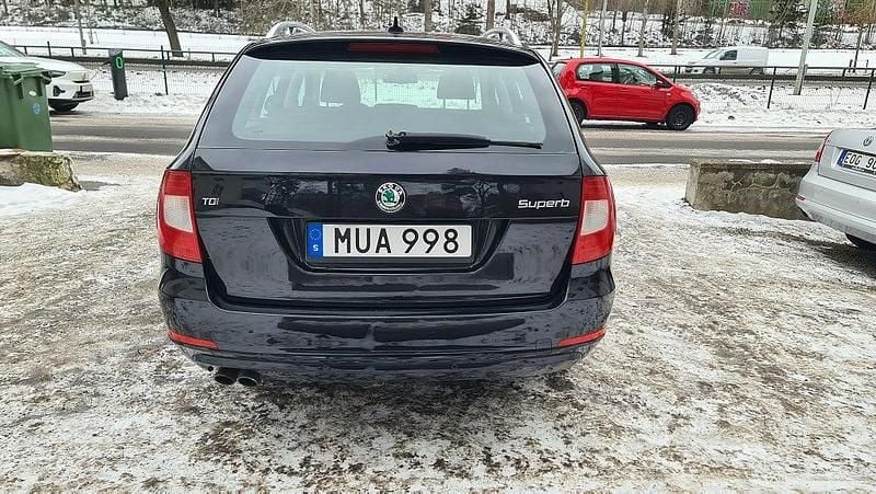 Begagnad Skoda Superb Ambition 140 HK (102 kW) 2012 Svart Kombi