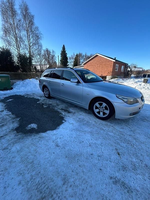 Begagnad BMW 523 190 HK (139 kW) 2008 Kombi