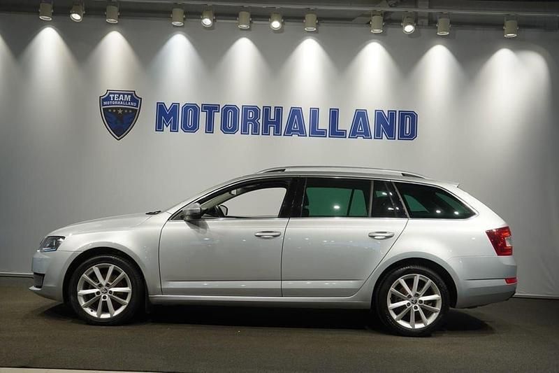 Silver Begagnad 2015 Skoda Octavia Elegance Kombi | 144 900 kr (Marknadspris) - Bild 1/4