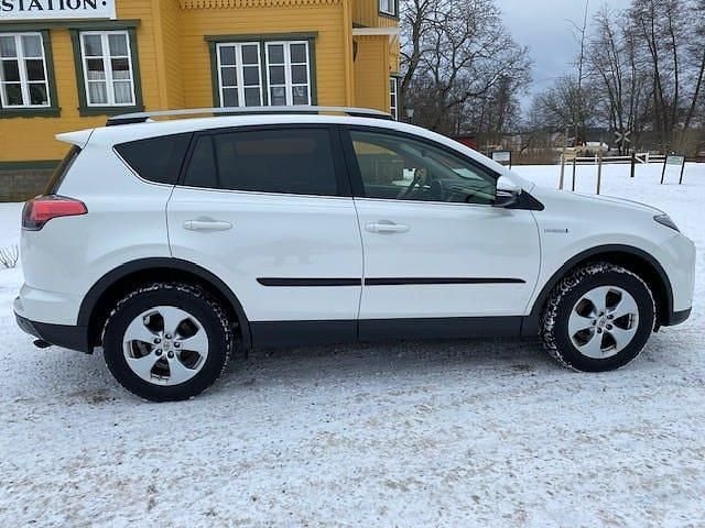 Begagnad Toyota RAV4 Hybrid 197 HK (144 kW) 2018 SUV