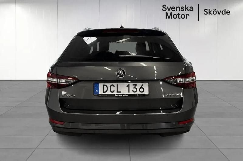Begagnad Skoda Superb LAURIN & KLEMENT 182 HK (133 kW) 2018 Grå Kombi