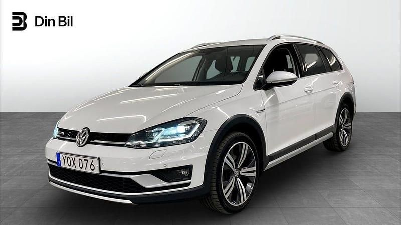 Vit Begagnad 2018 VW Golf Alltrack Kombi | 204 900 kr (Marknadspris) - Bild 1/4