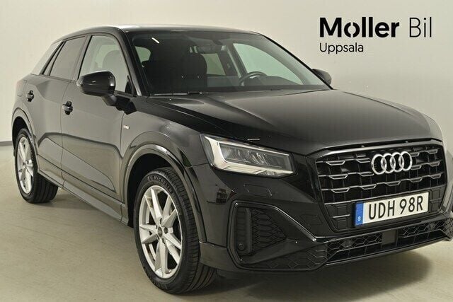 Svart (mytsvart metallic) Begagnad 2022 Audi Q2 S-Line SUV | 259 900 kr (Marknadspris) - Bild 1/4