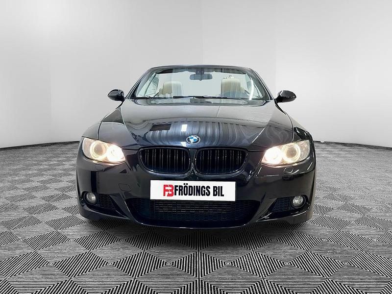 Begagnad BMW 335 Cabriolet Comfort Edition 306 HK (225 kW) 2007 Svart Cab