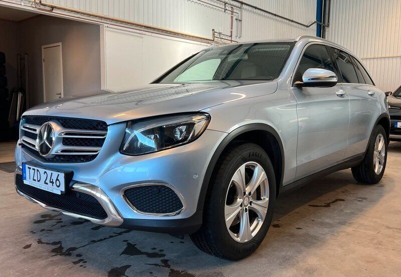 Silver Begagnad 2016 Mercedes GLC250 Luxury SUV | 289 000 kr - Bild 1/4