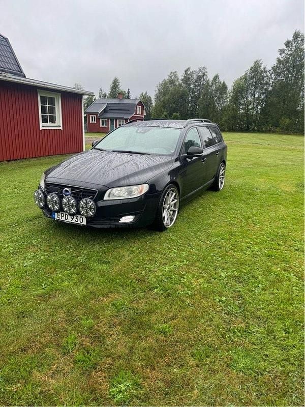 Svart Begagnad 2015 Volvo V70 Dynamic Kombi | 110 000 kr (Dyr) - Bild 1/4