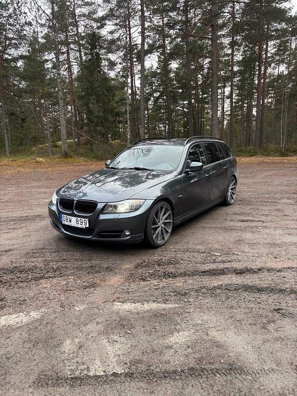 Begagnad 2010 BMW 320 Kombi | 69 000 kr (Marknadspris) - Bild 1/4