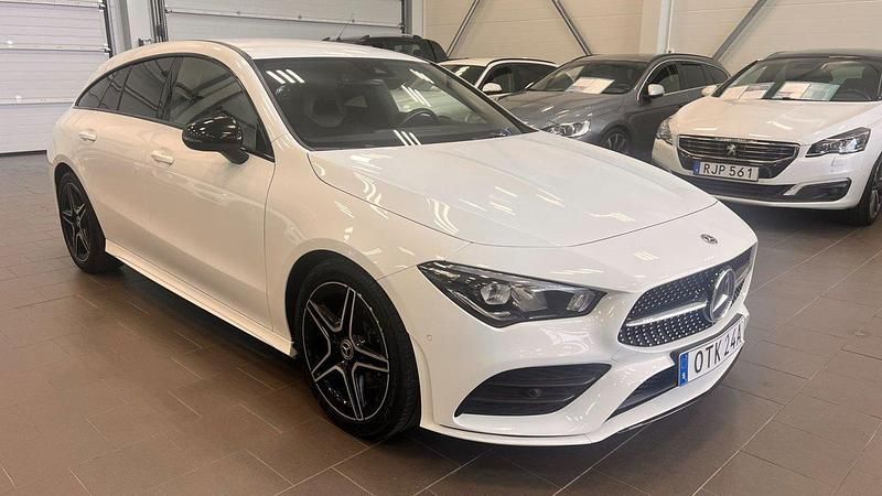 Vit Begagnad 2019 Mercedes CLA220 AMG Sedan | 299 000 kr (Superpris) - Bild 1/4