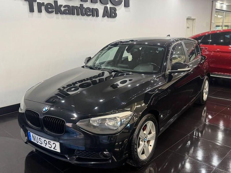Begagnad BMW 116 116 HK (85 kW) 2012 Svart Halvkombi