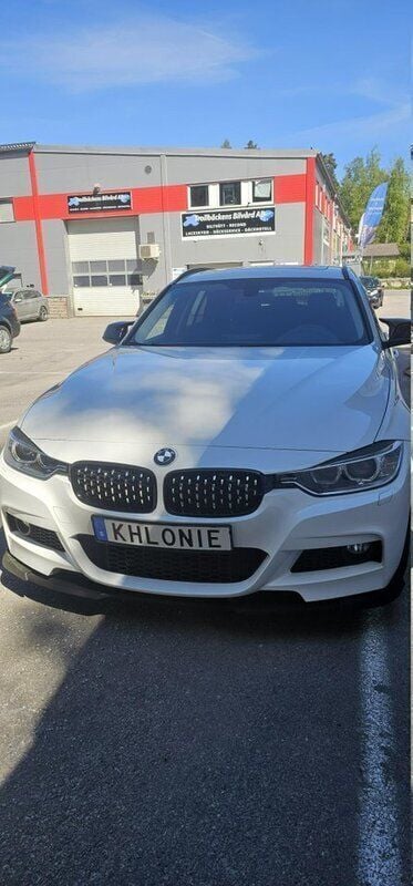 Vit Begagnad 2014 BMW 328 M Sport Kombi | 219 900 kr (Marknadspris) - Bild 1/4