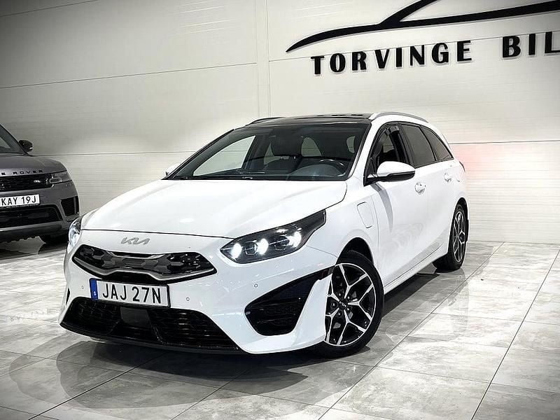 Vit Begagnad 2023 Kia Ceed Advance Halvkombi | 269 000 kr (Dyr) - Bild 1/4
