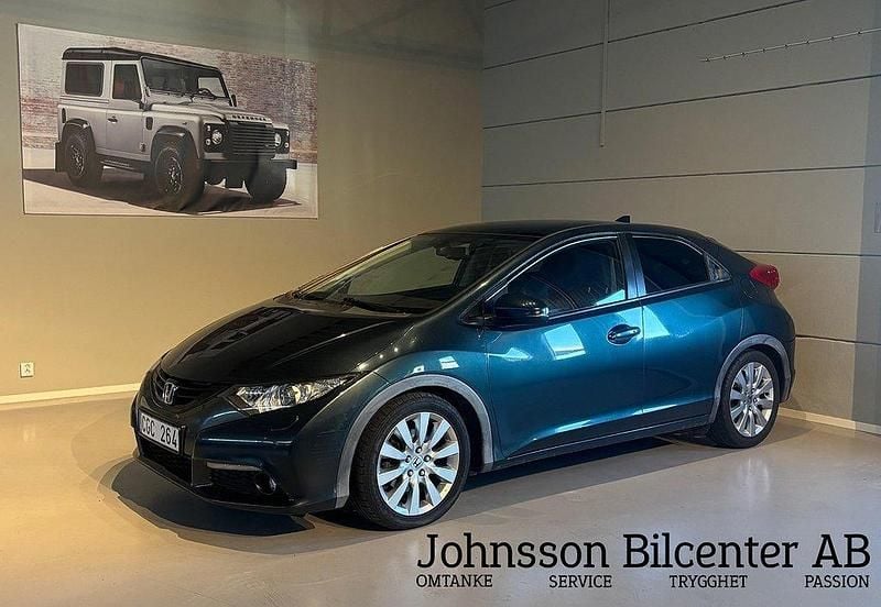 Mörkblå Begagnad 2012 Honda Civic Halvkombi | 89 900 kr (Bra pris) - Bild 1/4