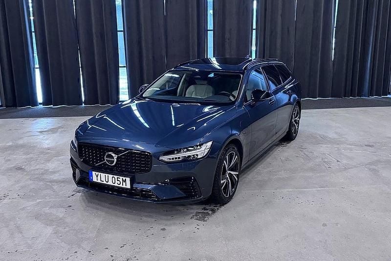 Begagnad Volvo V90 Ultimate 253 HK (186 kW) 2023 Mörkblå Kombi