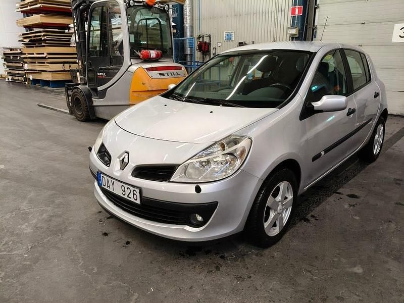 Begagnad 2006 Renault Clio R.S. Halvkombi | 21 000 kr (Marknadspris) - Bild 1/4