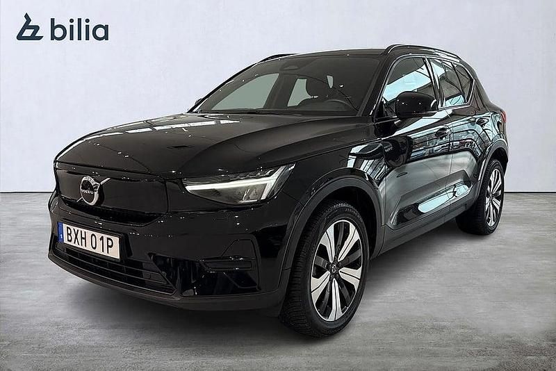 Svart Begagnad 2022 Volvo XC40 Core SUV | 334 000 kr (Superpris) - Bild 1/3