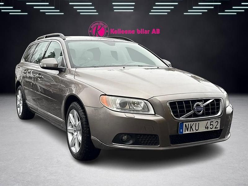 Begagnad Volvo V70 Momentum 146 HK (107 kW) 2009 Grå Kombi