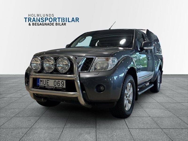 Mörkgrå (grå) Begagnad 2012 Nissan Navara Pickup | 99 900 kr (Lite dyr) - Bild 1/4