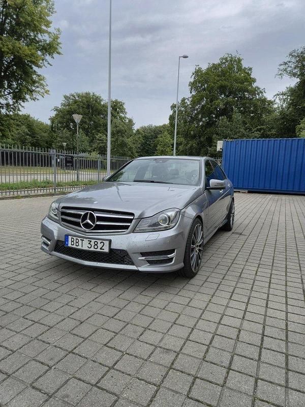 Silver Begagnad 2014 Mercedes C220 Avantgarde Sedan | 135 000 kr (Superpris) - Bild 1/4