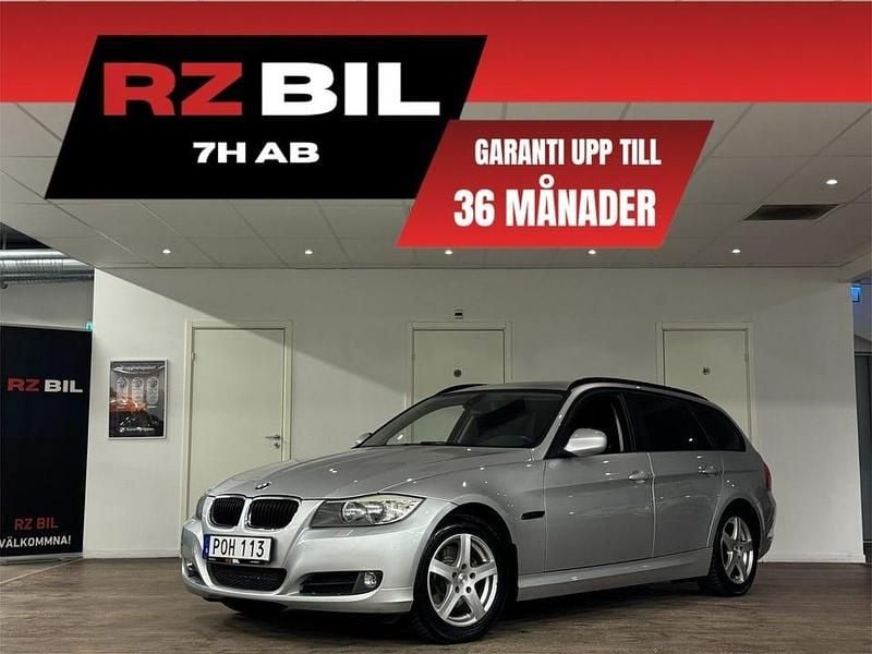 Ljusgrå Begagnad 2010 BMW 320 Kombi | 84 900 kr (Marknadspris) - Bild 1/3