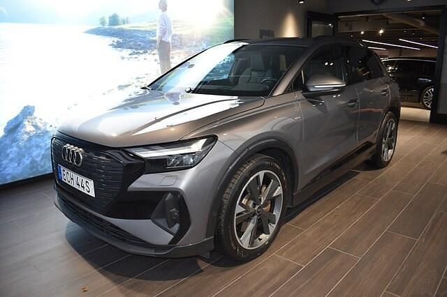 Grå Begagnad 2022 Audi Q4 e-tron S-Line SUV | 399 000 kr (Dyr) - Bild 1/4