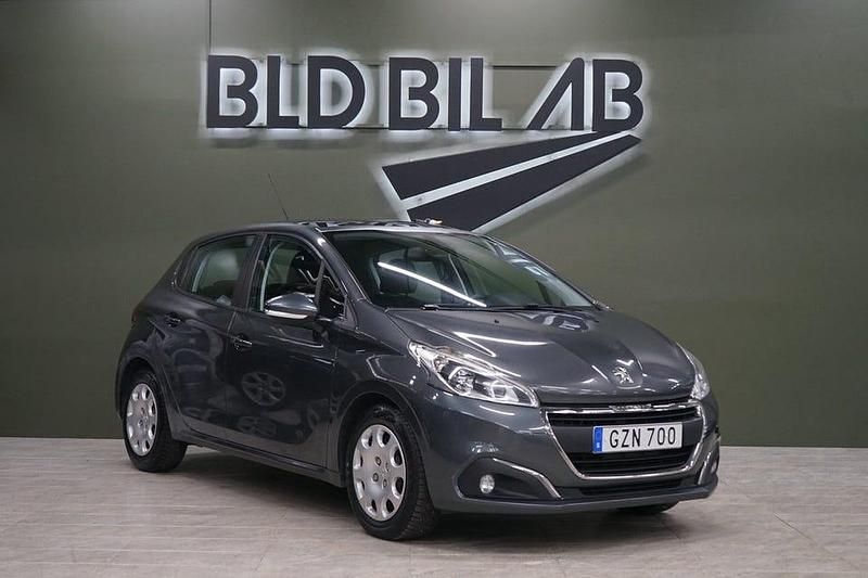 Mörkgrå Begagnad 2015 Peugeot 208 Halvkombi | 69 900 kr (Marknadspris) - Bild 1/4