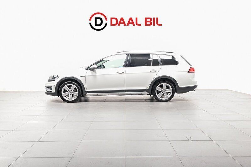 Vit Begagnad 2020 VW Golf Alltrack Kombi | 199 700 kr (Marknadspris) - Bild 1/4