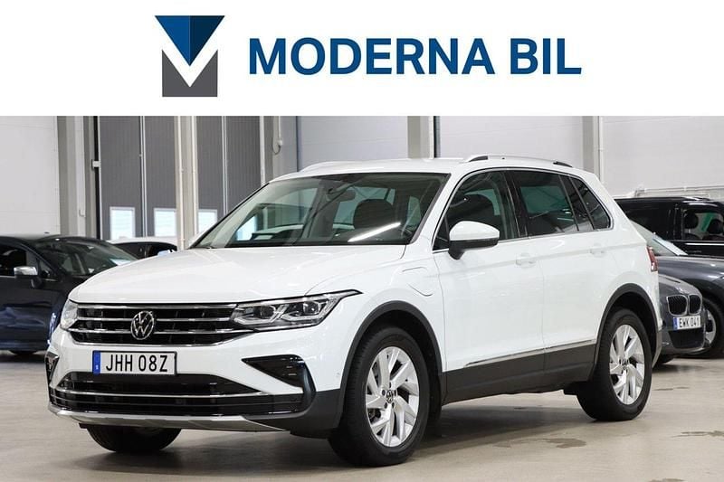 Vit Begagnad 2022 VW Tiguan Elegance SUV | 329 400 kr (Bra pris) - Bild 1/4
