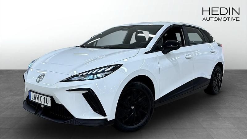 Vit (white) Begagnad 2023 MG MG4 EV Halvkombi | 259 900 kr - Bild 1/4