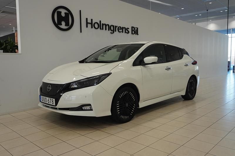 Begagnad Nissan Leaf Tekna 110 kW (150 HK) 2022 Vit Halvkombi