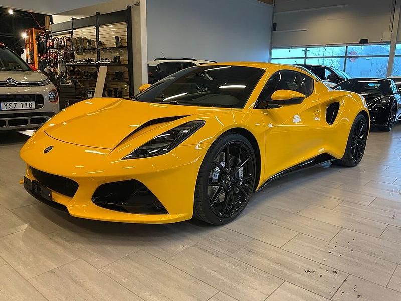 Gul Ny 2025 Lotus Emira Sportkupé | 1 388 000 kr - Bild 1/4