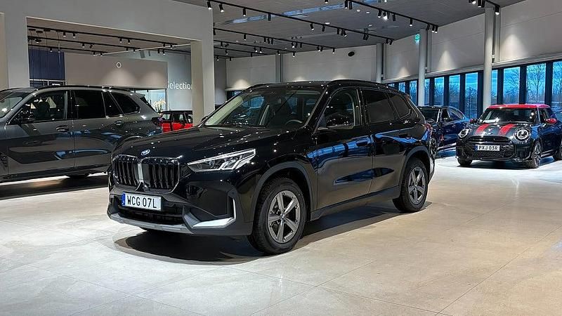 Svart Ny 2026 BMW X1 SUV | 546 700 kr - Bild 1/4