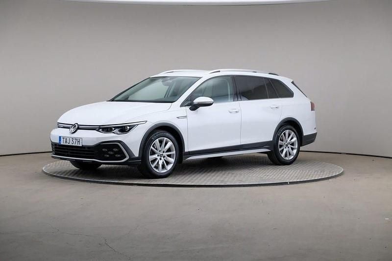 Vit (pure white (solid)) Begagnad 2022 VW Golf Alltrack Kombi | 289 000 kr (Marknadspris) - Bild 1/4