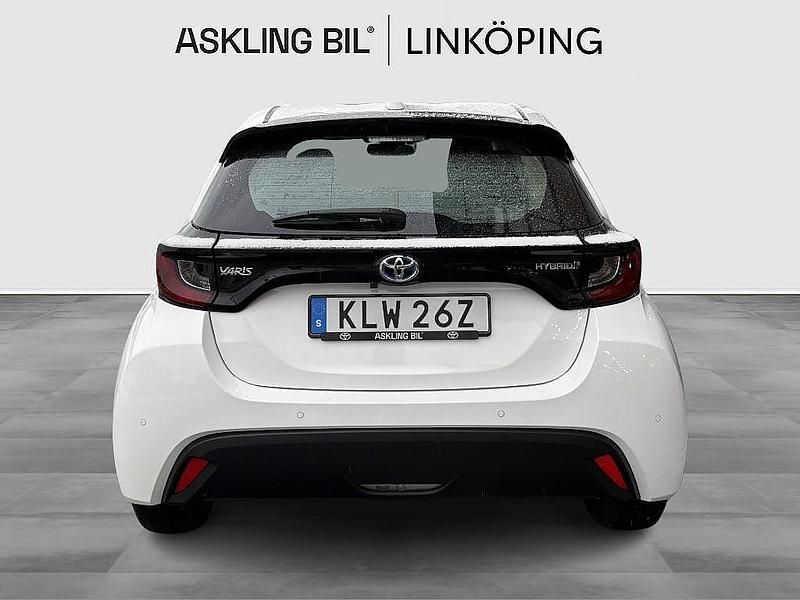 Begagnad Toyota Yaris Hybrid Active 116 HK (85 kW) 2023 Vit Halvkombi