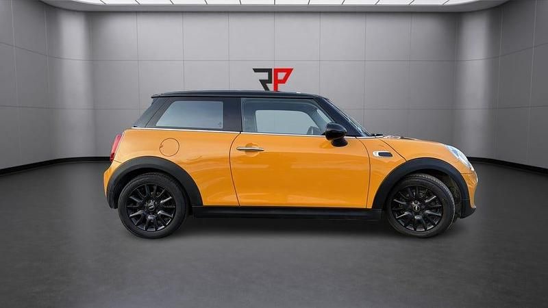 Begagnad Mini Cooper D 118 HK (86 kW) 2015 Orange Halvkombi