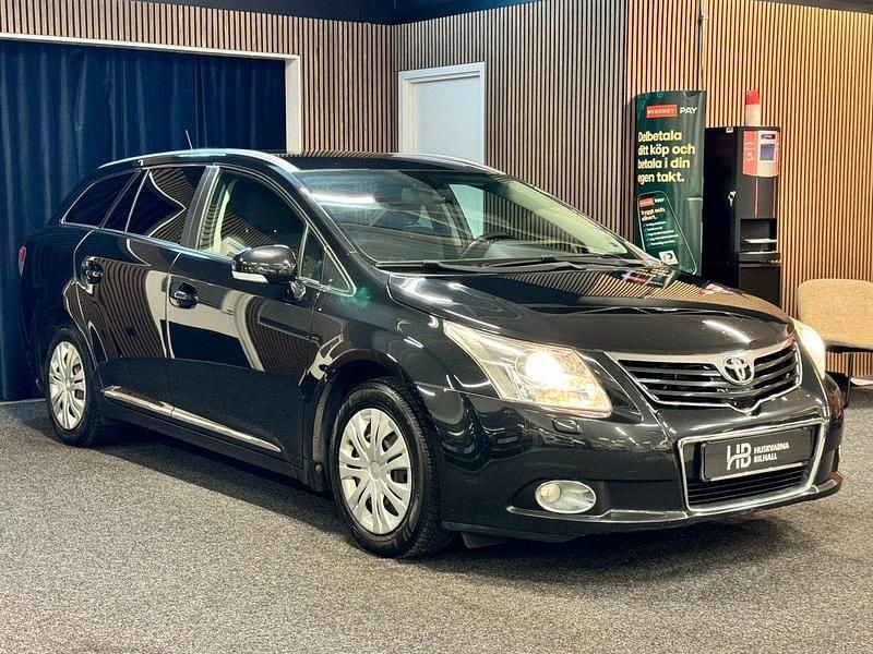 Svart Begagnad 2010 Toyota Avensis Business Edition Kombi | 79 900 kr (Marknadspris) - Bild 1/4
