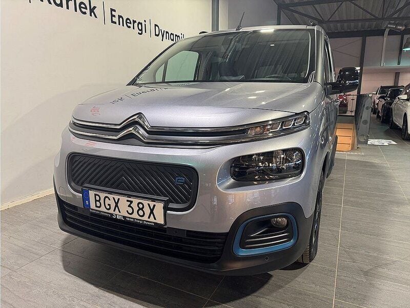 Begagnad Citroën e-Berlingo Shine 100 kW (136 HK) 2023 Grå Minibuss